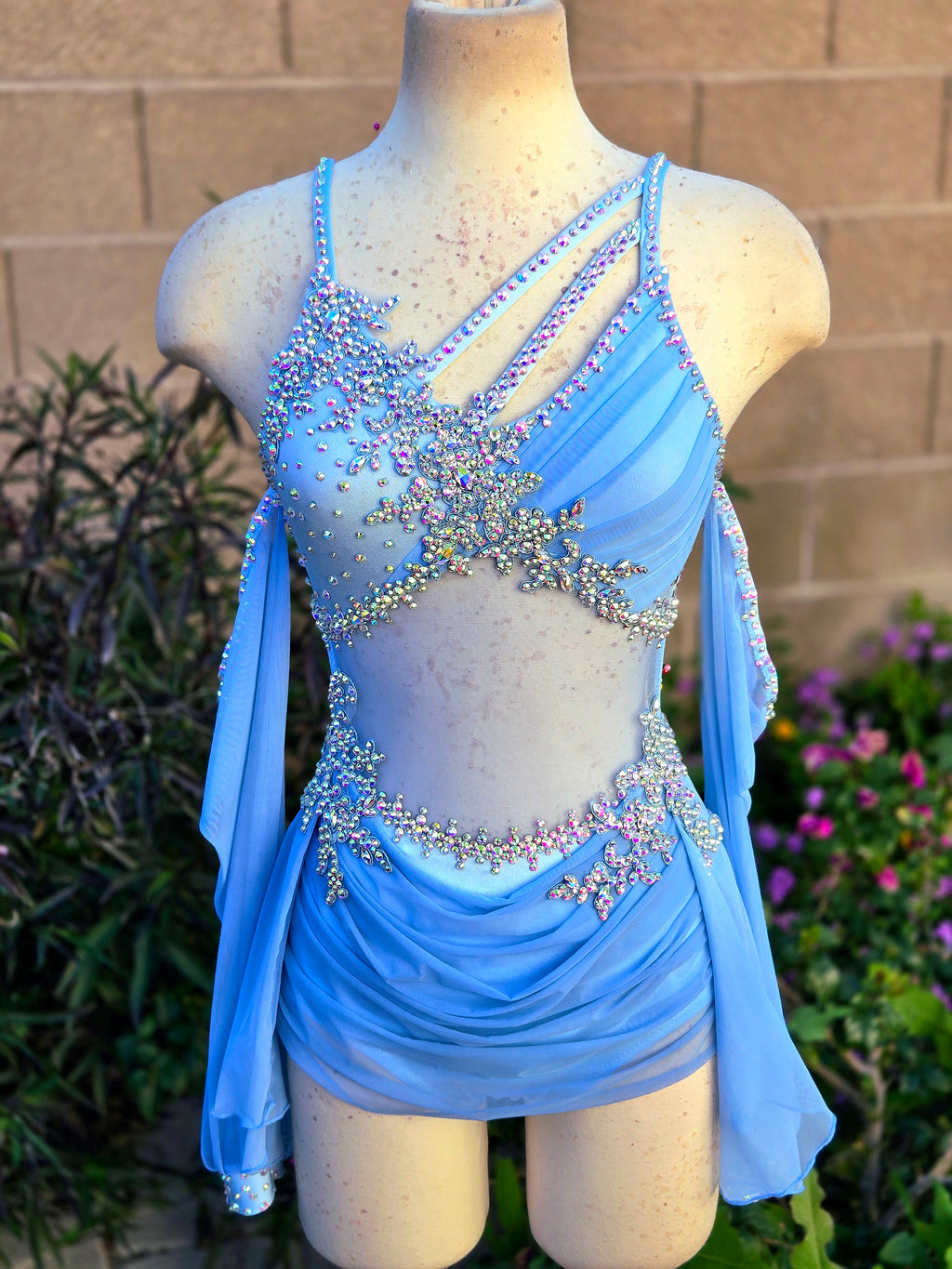 Size adult small ready to ship royal leo